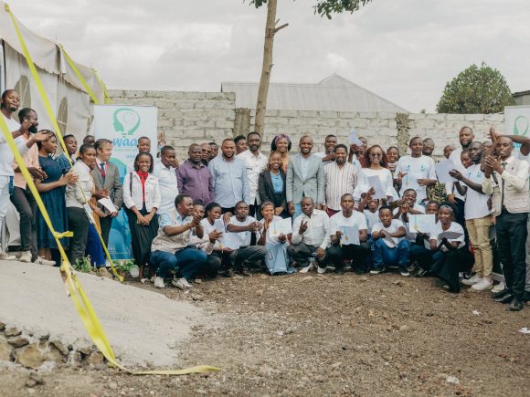 Waza And Act a organisé une restitution communautaire du projet « Matumaini kwa Vijana », réunissant leaders communautaires, parents, partenaires et membres de la communauté.